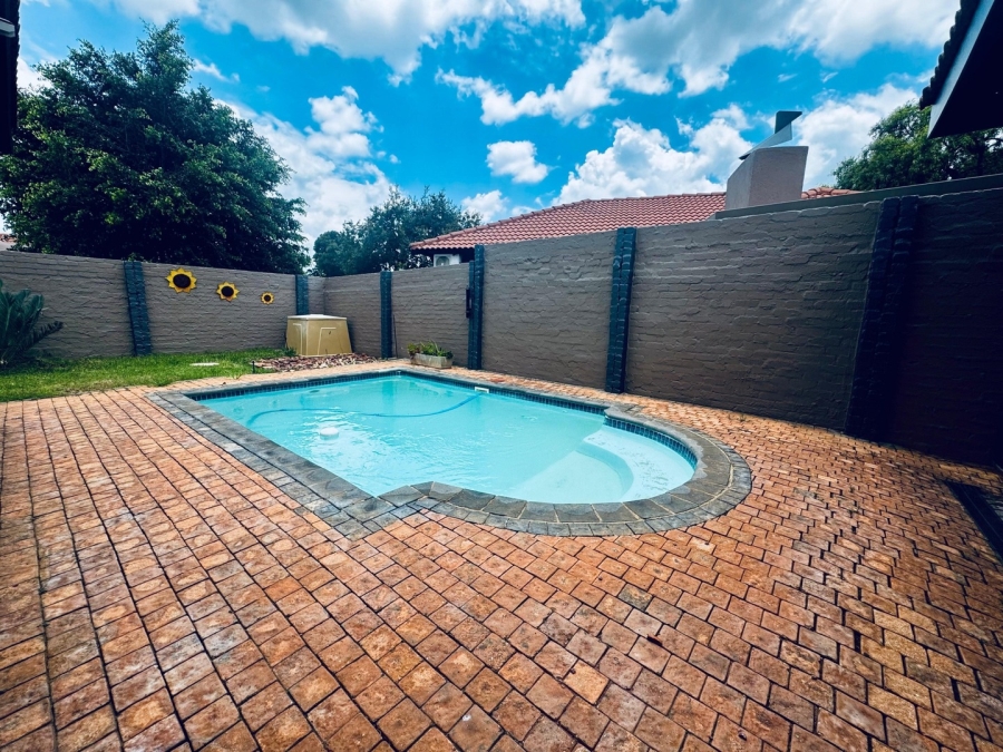 3 Bedroom Property for Sale in Waterkloof East North West